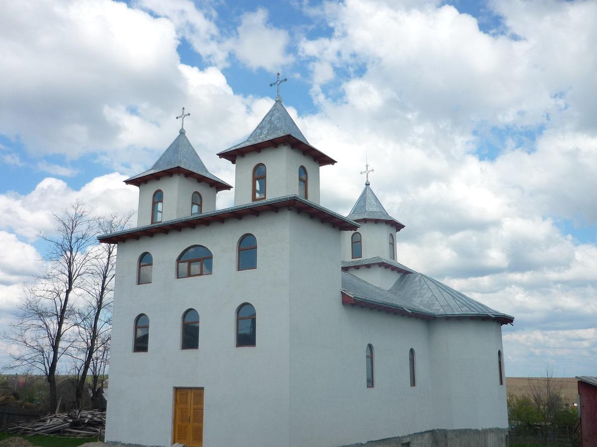 Biserica nouă în construcție Sf. Ap. Petru și Pavel